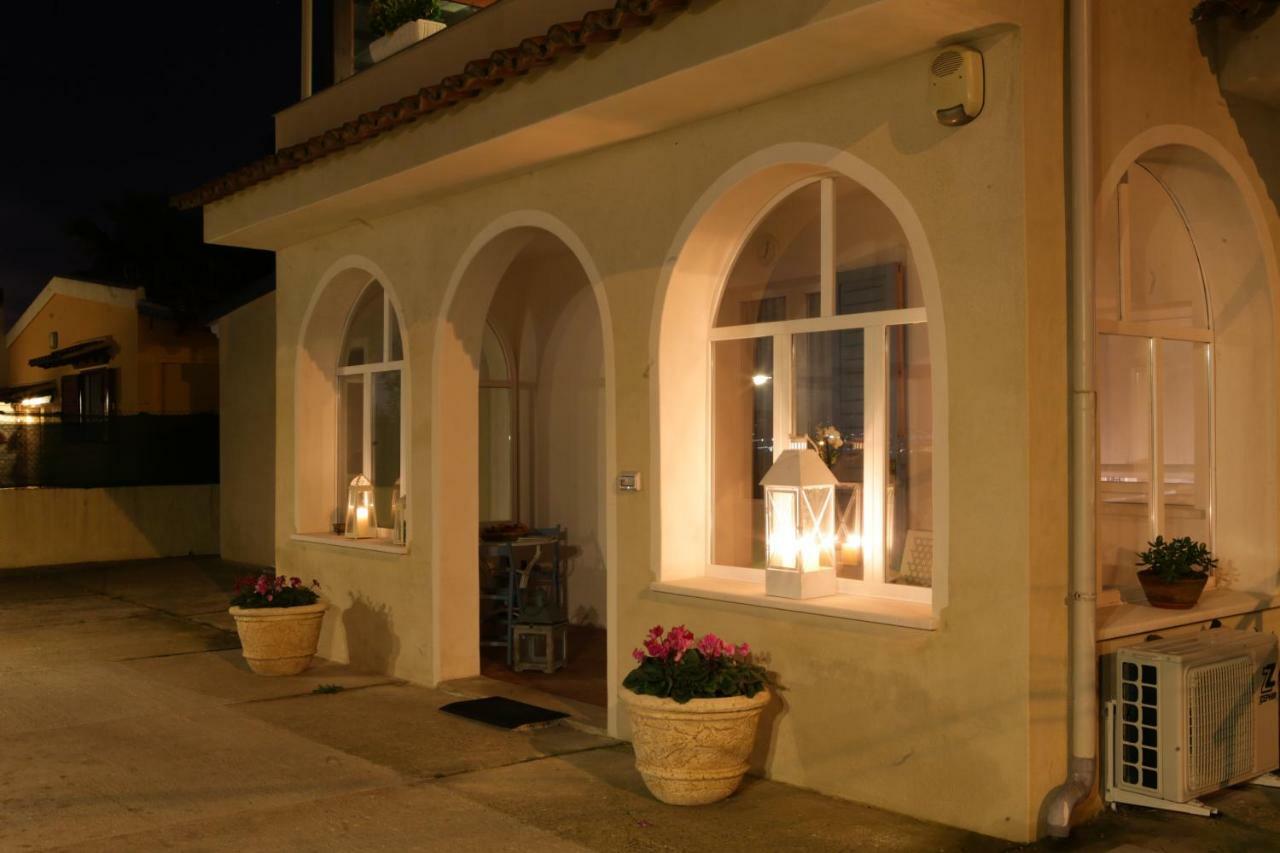 Avion B&B Elmas Екстериор снимка