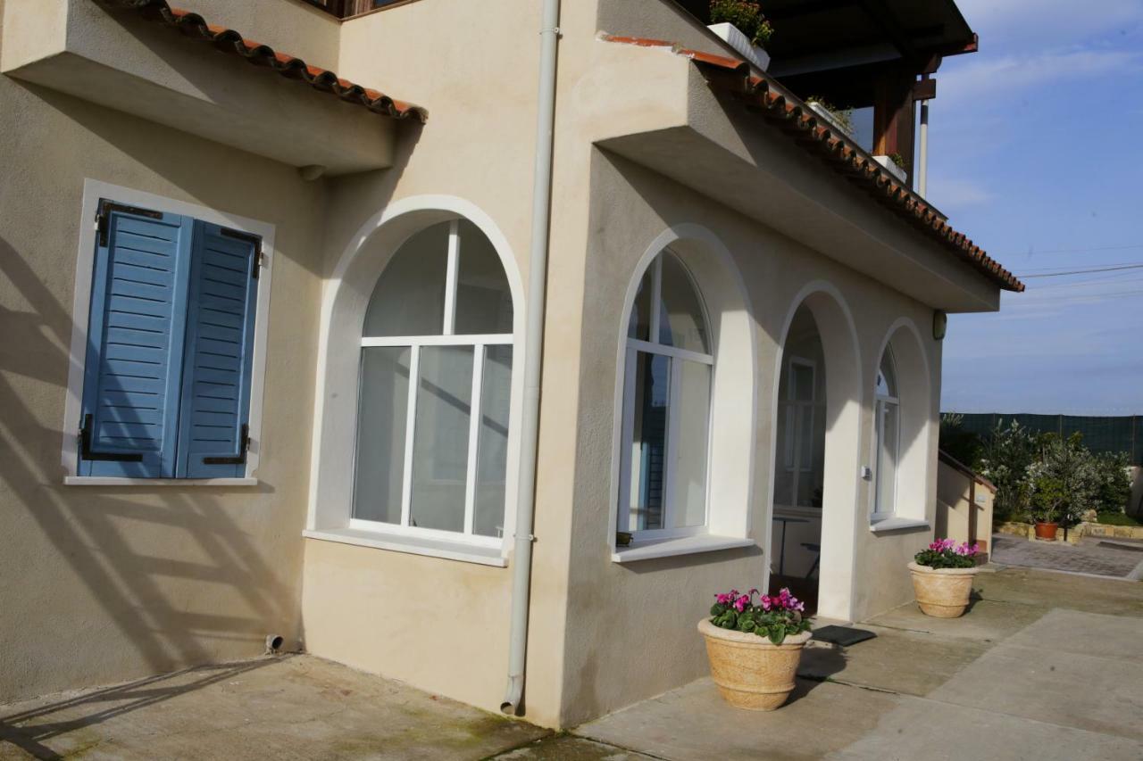 Avion B&B Elmas Екстериор снимка